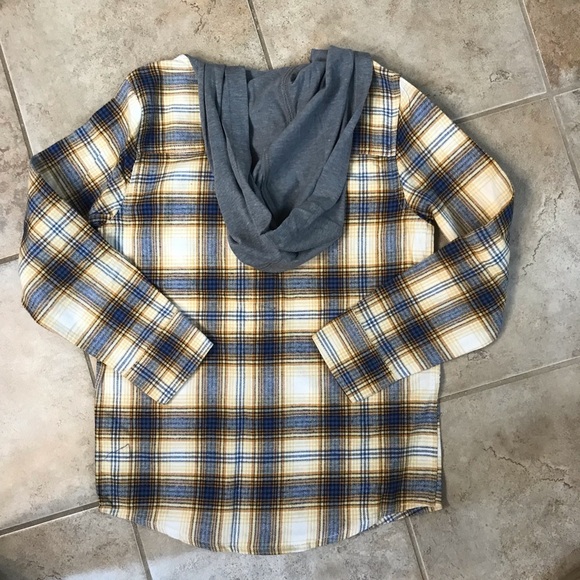 ▪️OshKosh Hooded Flannel - Picture 3 of 6